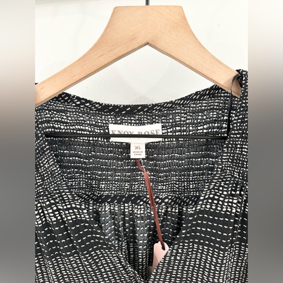 NWT Knox Rose Wrap Front Smocked Blouse Black Size XL - Picture 5 of 6